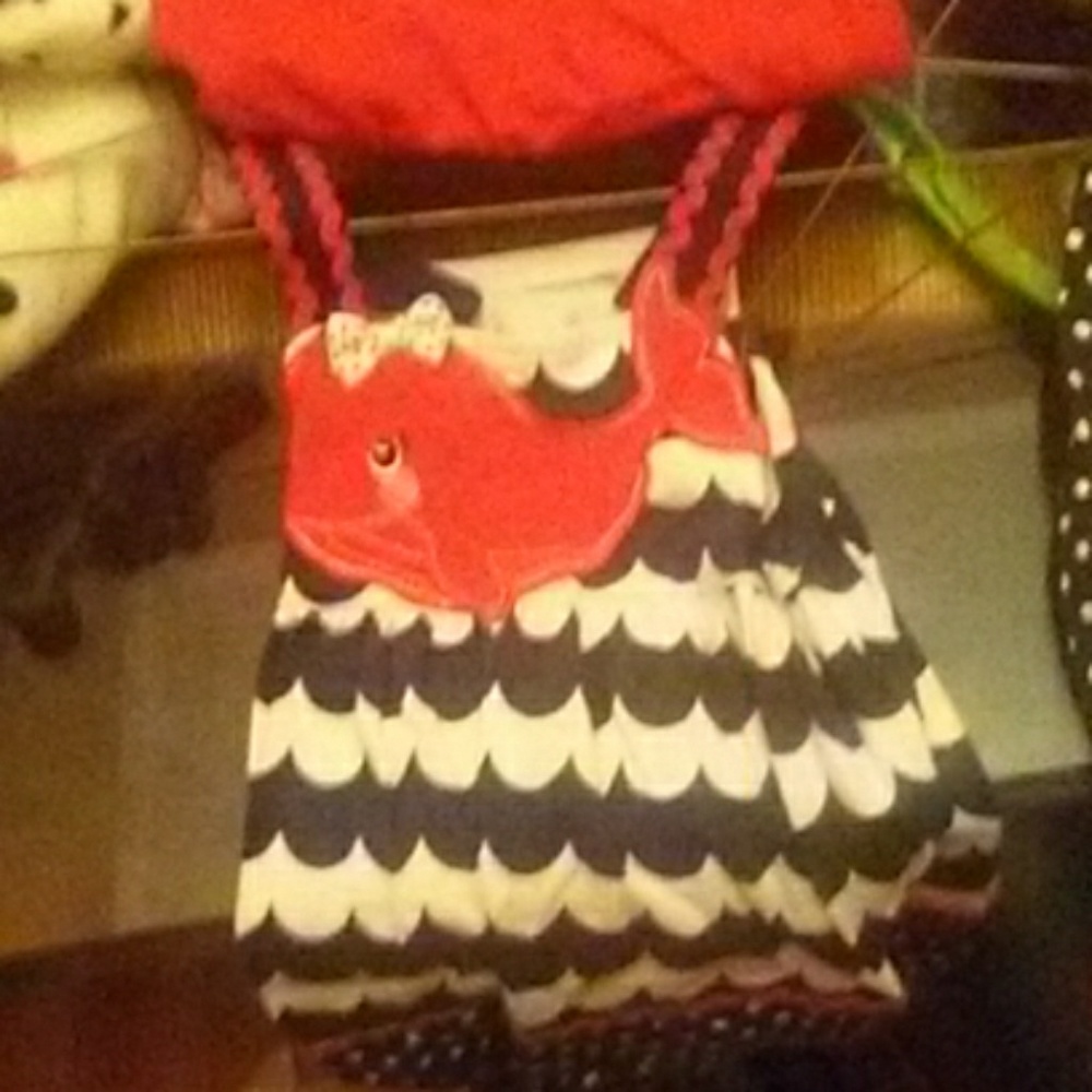 Nannette 2 piece with  whale on the shirt